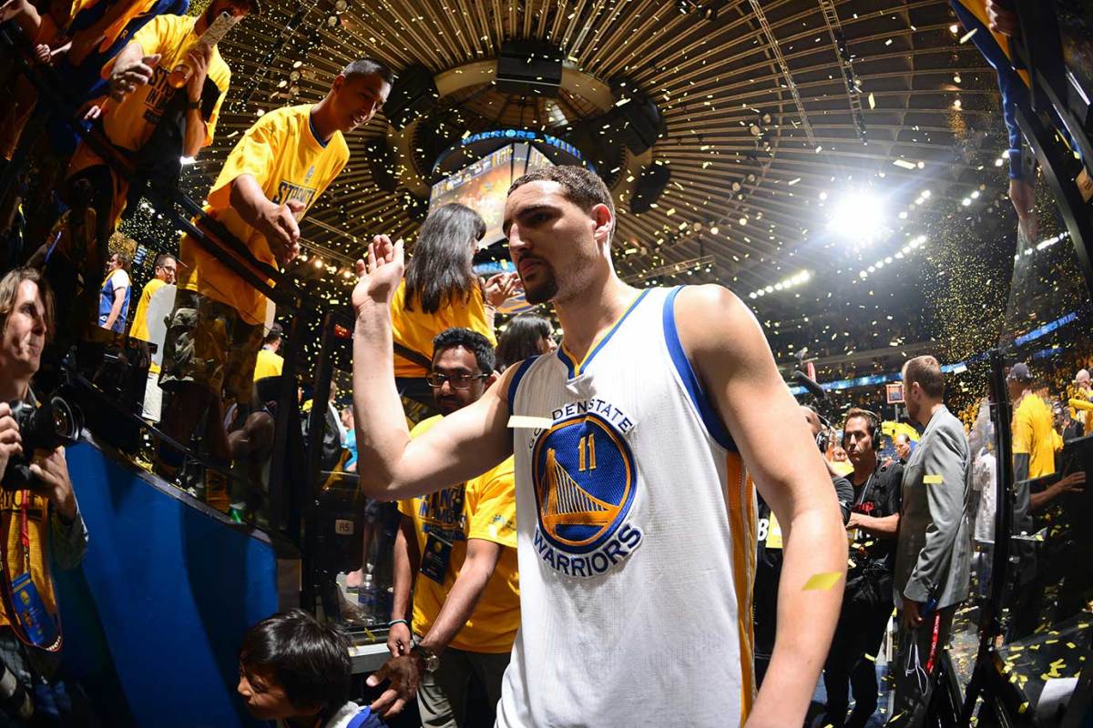 Klay-Thompson-fans.jpg